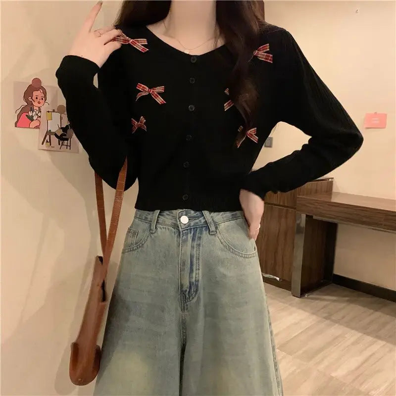 Sweet Bow Knitted Long Sleeved T-Shirt for Women with a Niche Design Slim and Unique Temperament Small Shirt Top