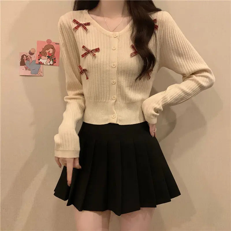 Sweet Bow Knitted Long Sleeved T-Shirt for Women with a Niche Design Slim and Unique Temperament Small Shirt Top