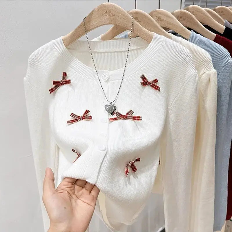 Sweet Bow Knitted Long Sleeved T-Shirt for Women with a Niche Design Slim and Unique Temperament Small Shirt Top