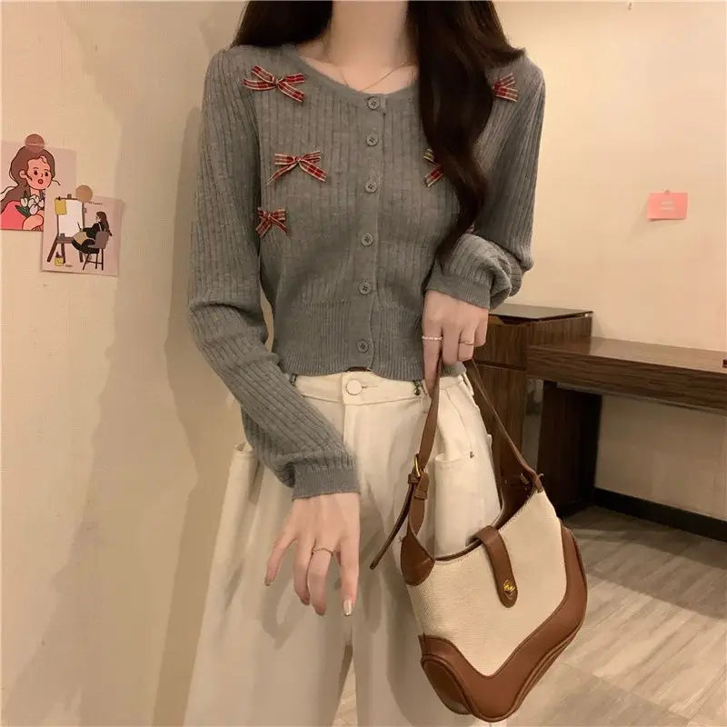Sweet Bow Knitted Long Sleeved T-Shirt for Women with a Niche Design Slim and Unique Temperament Small Shirt Top