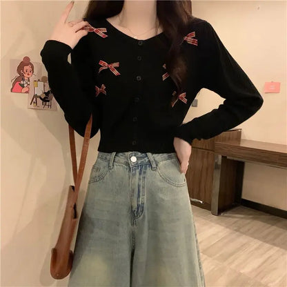 Sweet Bow Knitted Long Sleeved T-Shirt for Women with a Niche Design Slim and Unique Temperament Small Shirt Top
