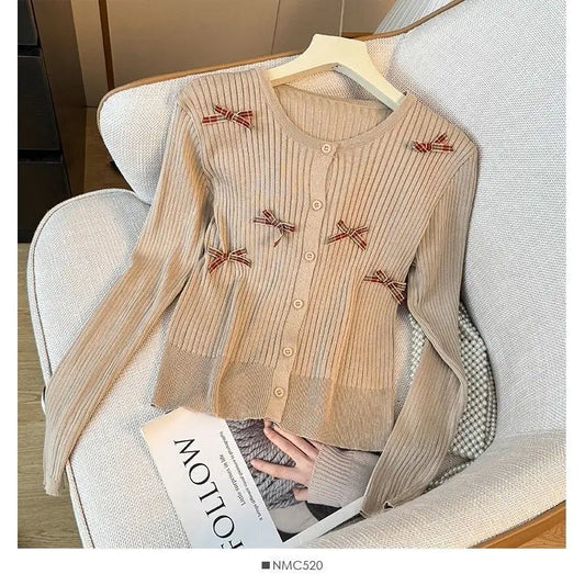 Sweet Bow Knitted Long Sleeved T-Shirt for Women with a Niche Design Slim and Unique Temperament Small Shirt Top